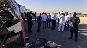 Al menos 18 muertos al volcar un autobús en un canal del Nilo en Egipto